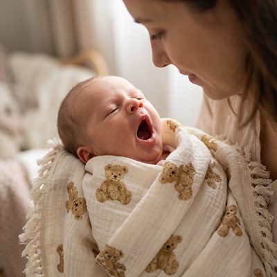 Couverture bébé _qui rend l'enfant a  un besoin de dormir.