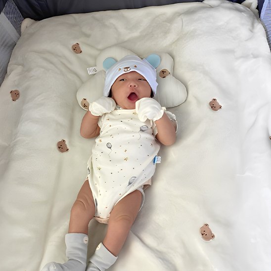 Couverture bébé _enfant content