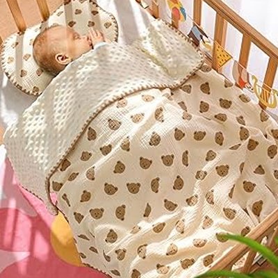 Couverture bébé_ couvre le bébé au berceau