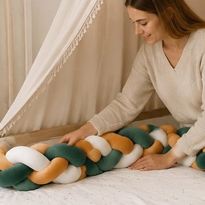 Tresse de lit avec maman qui l'ajuste