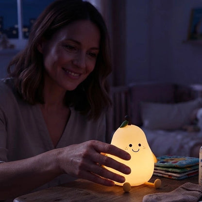 Veilleuse bébé dans les mains de Maman.